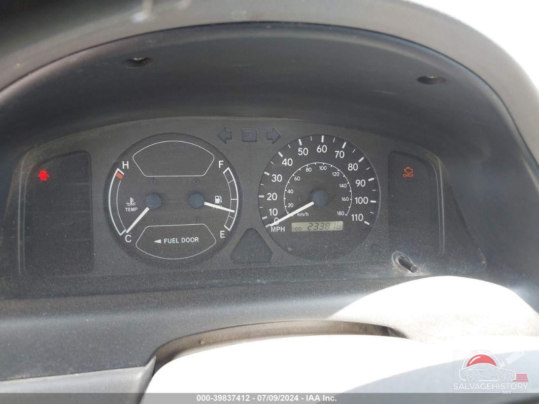 1NXBR12E02Z583707 2002 TOYOTA COROLLA photo no. 7
