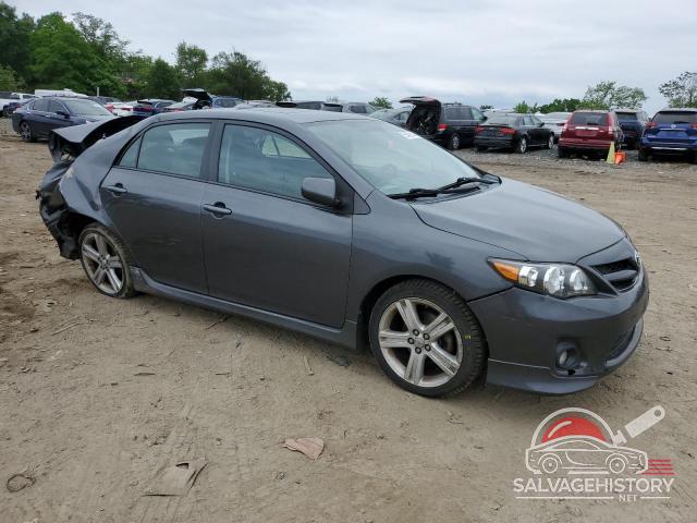 2T1BU4EE8DC117412 2013 TOYOTA COROLLA photo no. 4