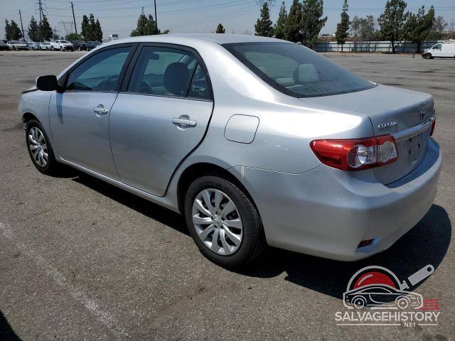 5YFBU4EE1DP122029 2013 TOYOTA COROLLA photo no. 2