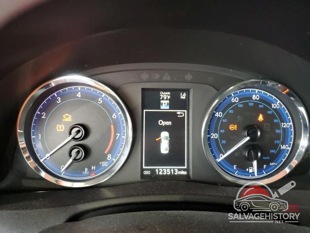 5YFBURHE8HP656756 2017 TOYOTA COROLLA photo no. 9