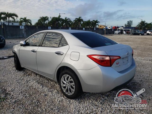 5YFBURHEXHP726161 2017 TOYOTA COROLLA photo no. 2