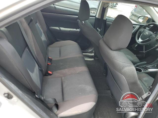 5YFBURHE1JP847585 2018 TOYOTA COROLLA photo no. 10