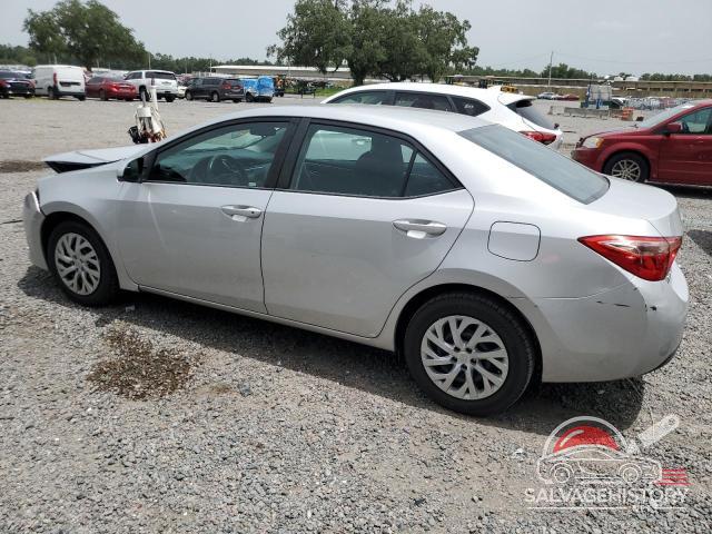 5YFBURHE1JP847585 2018 TOYOTA COROLLA photo no. 2