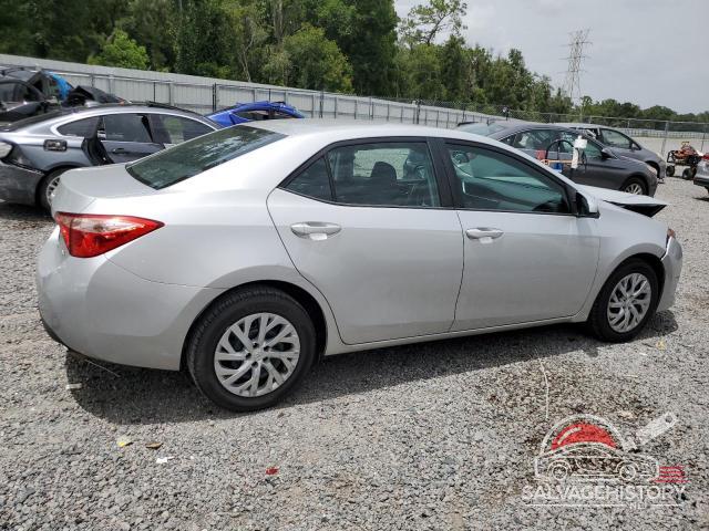 5YFBURHE1JP847585 2018 TOYOTA COROLLA photo no. 3