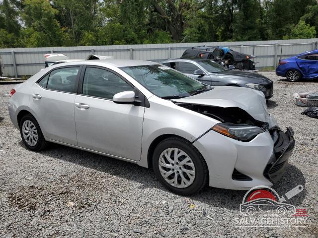 5YFBURHE1JP847585 2018 TOYOTA COROLLA photo no. 4
