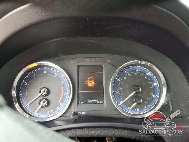 5YFBURHEXJP853160 2018 TOYOTA COROLLA photo no. 9