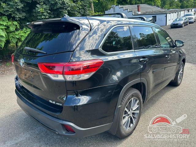 5TDJZRFH1JS814992 2018 TOYOTA HIGHLANDER photo no. 3