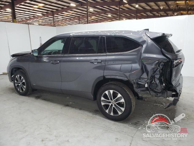 5TDGBRCH1NS555574 2022 TOYOTA HIGHLANDER photo no. 2