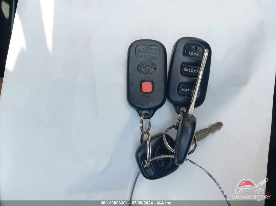 2T1KR32E95C366108 2005 TOYOTA MATRIX photo no. 11