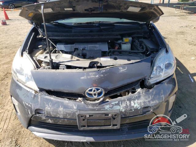 JTDKN3DU1F0475061 2015 TOYOTA PRIUS photo no. 11