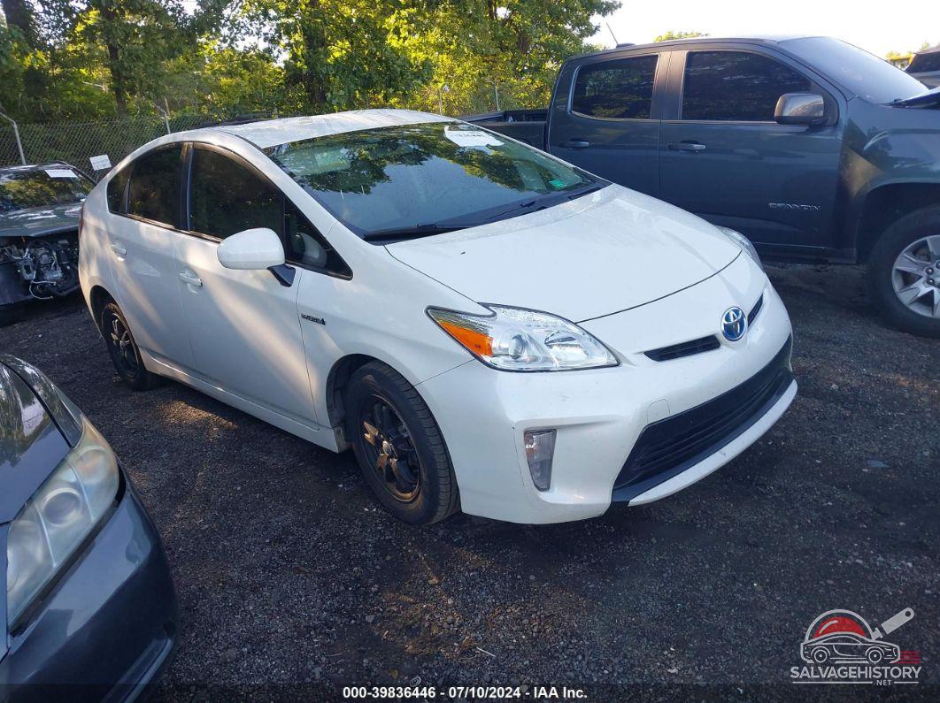 JTDKN3DU6F1940640 2015 TOYOTA PRIUS photo no. 2