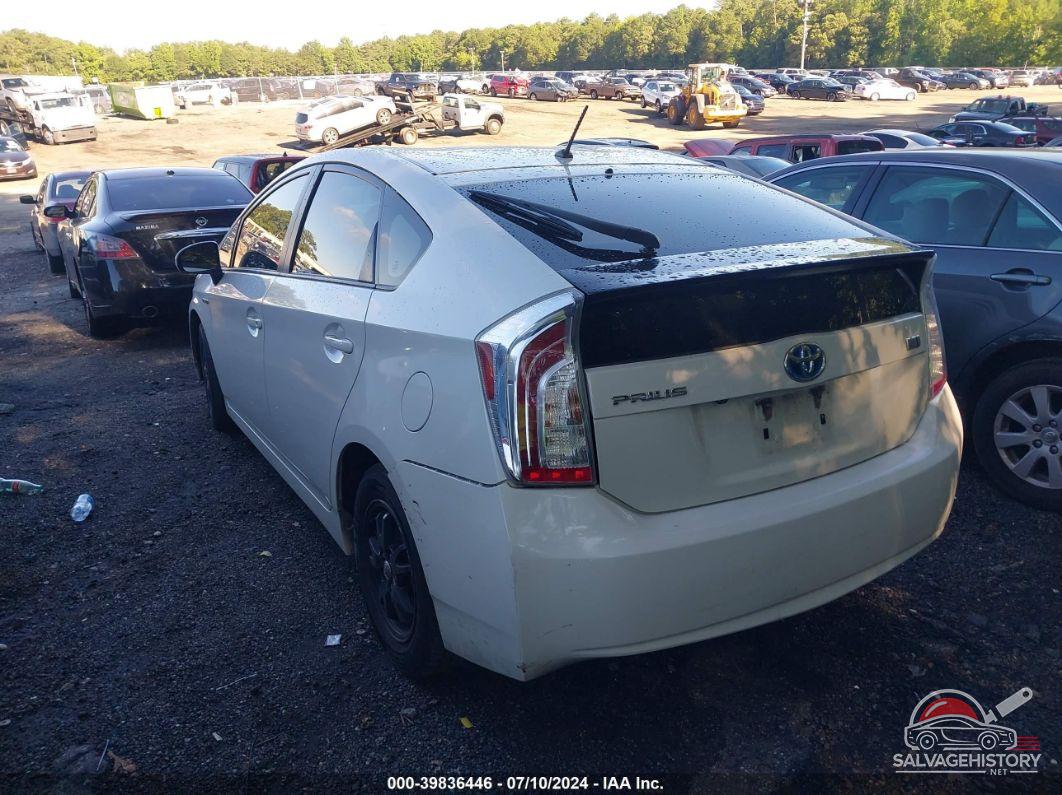 JTDKN3DU6F1940640 2015 TOYOTA PRIUS photo no. 3