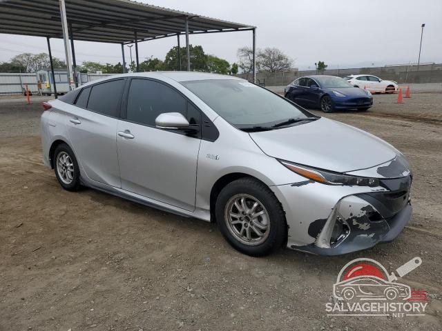 JTDKARFP8H3002698 2017 TOYOTA PRIUS photo no. 4