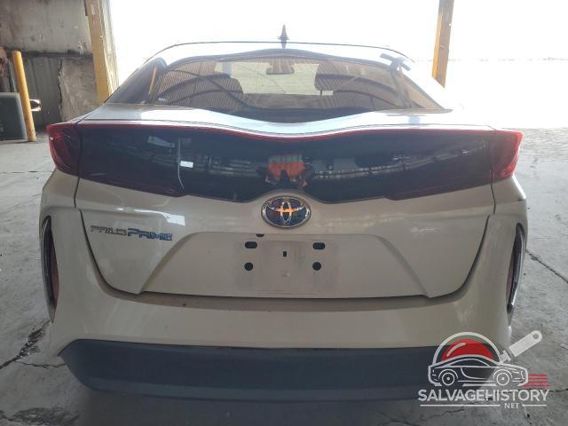 JTDKARFP5J3085321 2018 TOYOTA PRIUS photo no. 6
