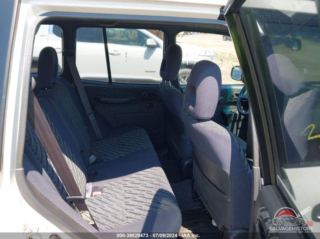 JT3GP10V4Y0045213 2000 TOYOTA RAV4 photo no. 8