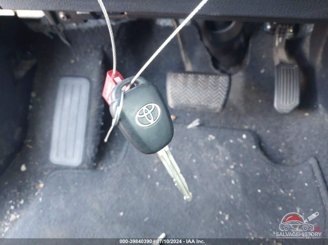 JTMZFREV2JJ725870 2018 TOYOTA RAV4 photo no. 11