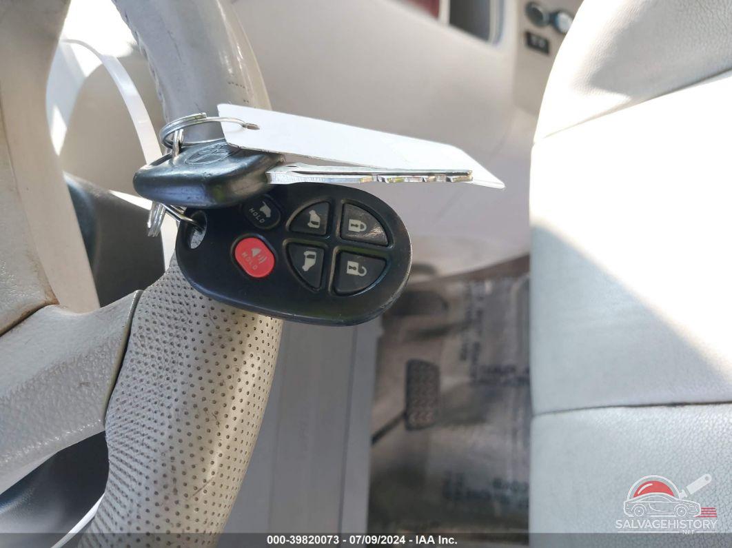 5TDYK3DC4ES481412 2014 TOYOTA SIENNA photo no. 11