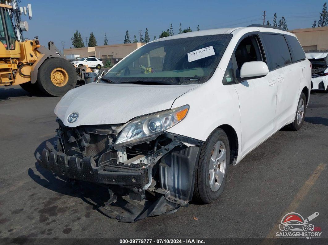 5TDKK3DC4FS624995 2015 TOYOTA SIENNA photo no. 2