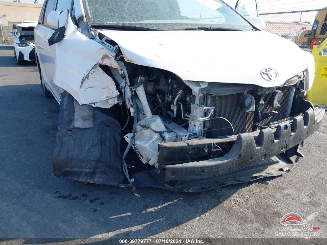 5TDKK3DC4FS624995 2015 TOYOTA SIENNA photo no. 6