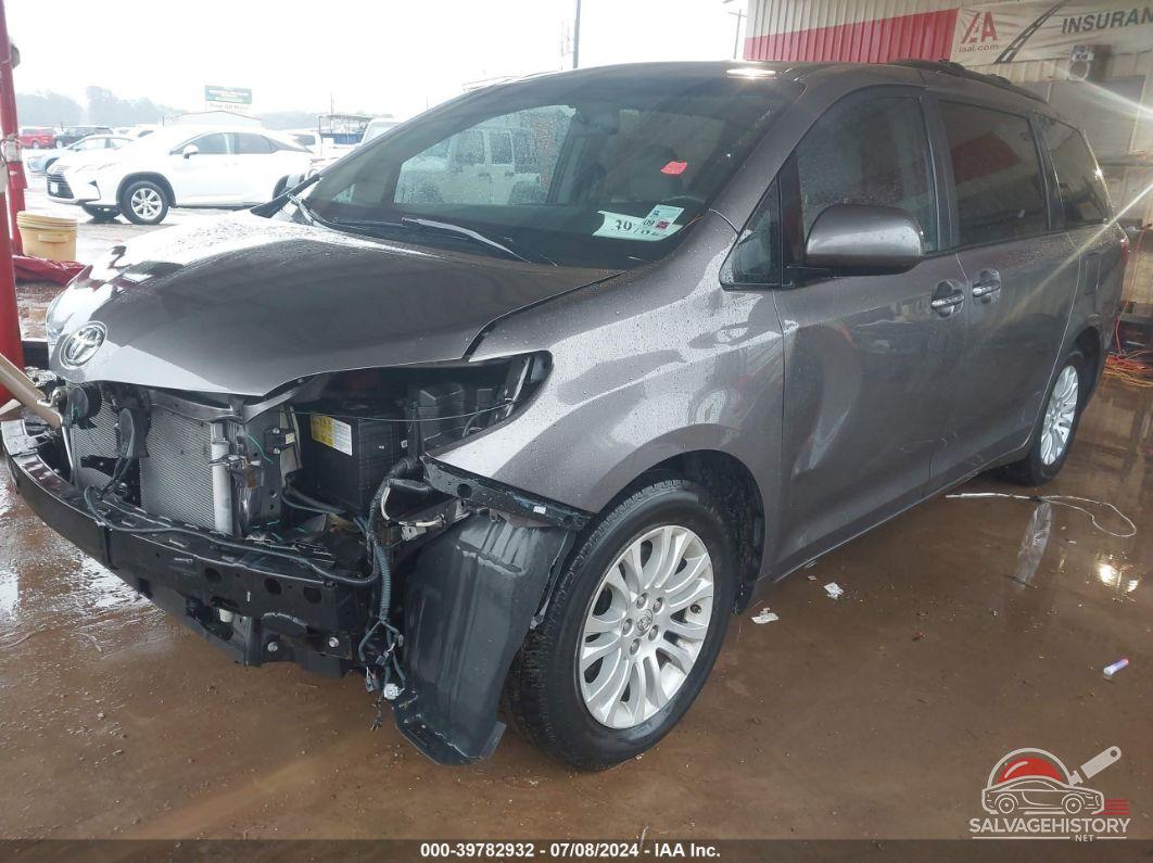 5TDYK3DC8GS751051 2016 TOYOTA SIENNA photo no. 2