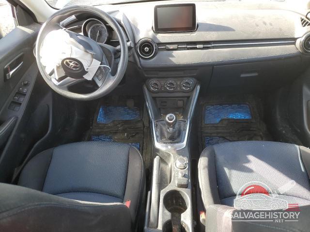 3MYDLBYV3HY166715 2017 TOYOTA YARIS photo no. 8