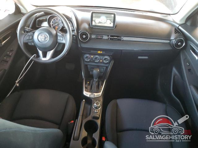 3MYDLBYV6HY182066 2017 TOYOTA YARIS photo no. 8