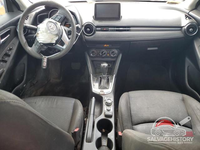 3MYDLBYV8HY158139 2017 TOYOTA YARIS photo no. 8