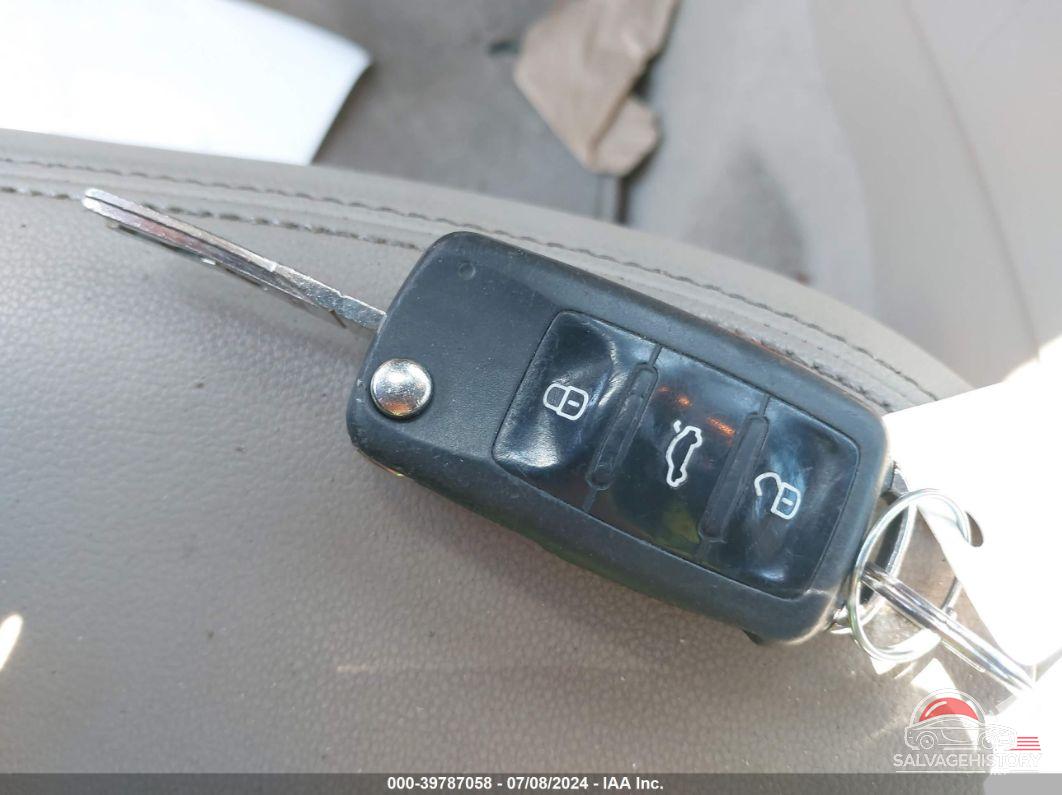 3VW5P7AT6DM801180 2013 VOLKSWAGEN BEETLE photo no. 11