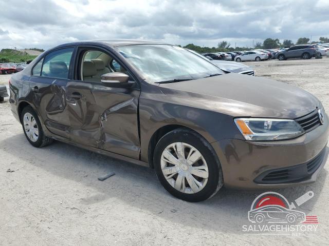 3VWBX7AJ7BM112831 2011 VOLKSWAGEN JETTA photo no. 4