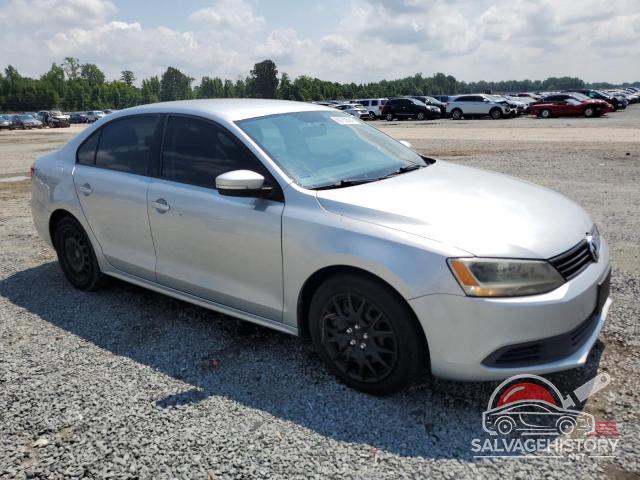 3VWDX7AJ3BM338633 2011 VOLKSWAGEN JETTA photo no. 4