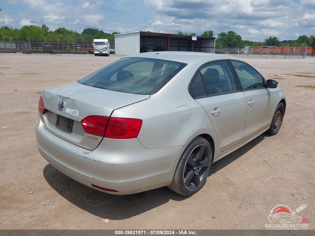 3VWDZ7AJ7BM367773 2011 VOLKSWAGEN JETTA photo no. 4