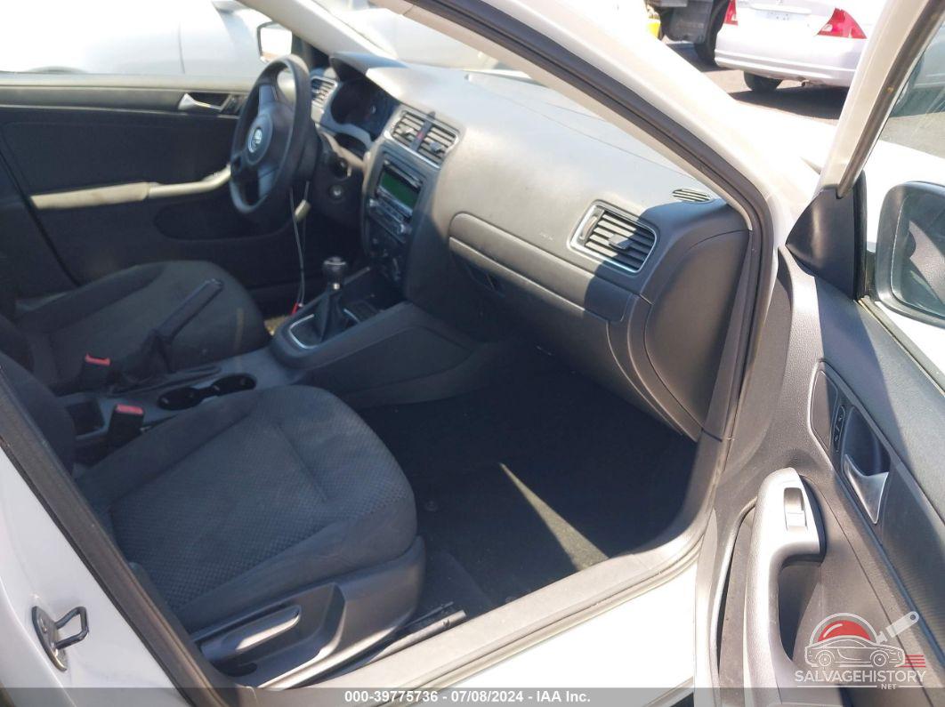 3VW1K7AJXCM344299 2012 VOLKSWAGEN JETTA photo no. 5