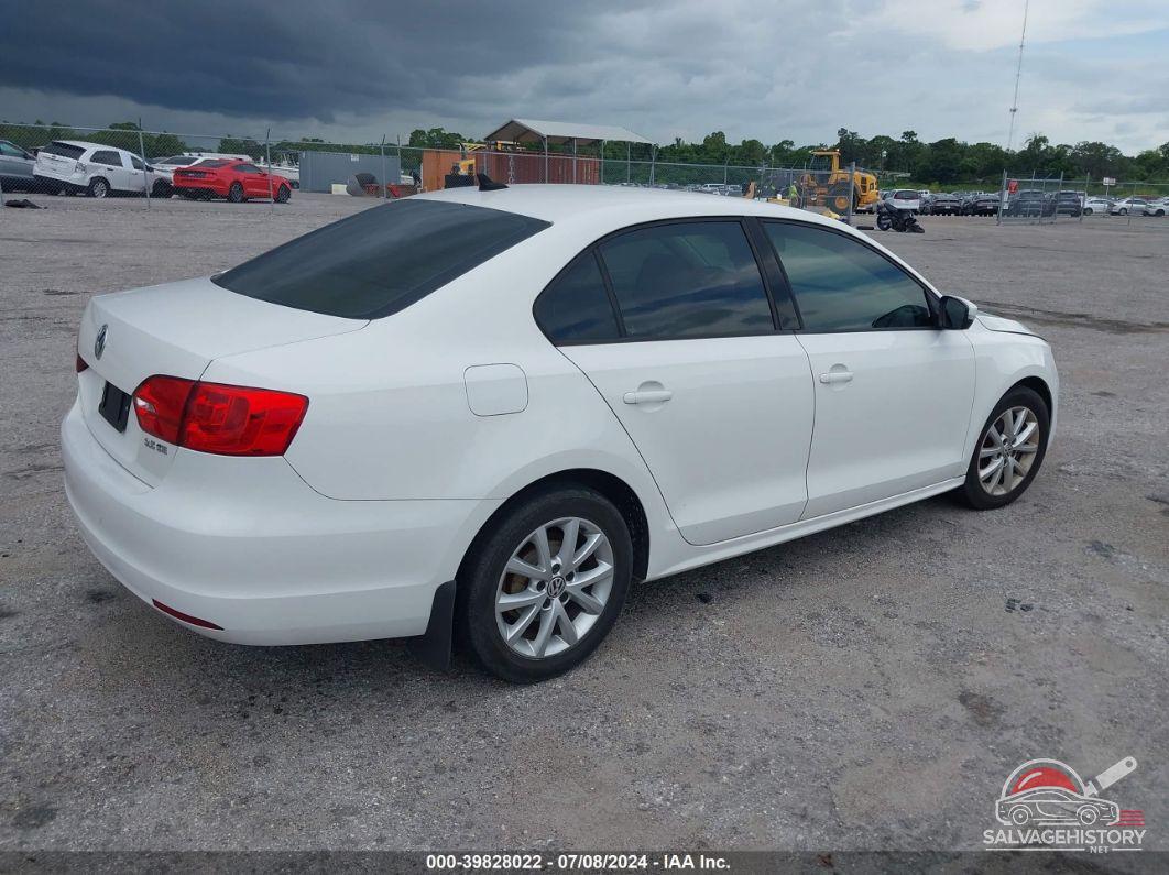 3VWBP7AJ0CM318039 2012 VOLKSWAGEN JETTA photo no. 4