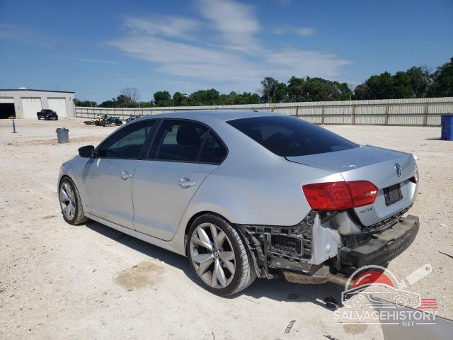 3VW2K7AJ0DM213730 2013 VOLKSWAGEN JETTA photo no. 2