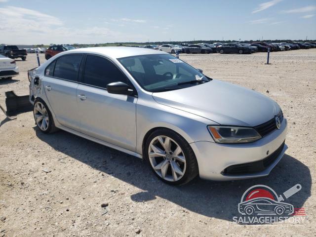 3VW2K7AJ0DM213730 2013 VOLKSWAGEN JETTA photo no. 4