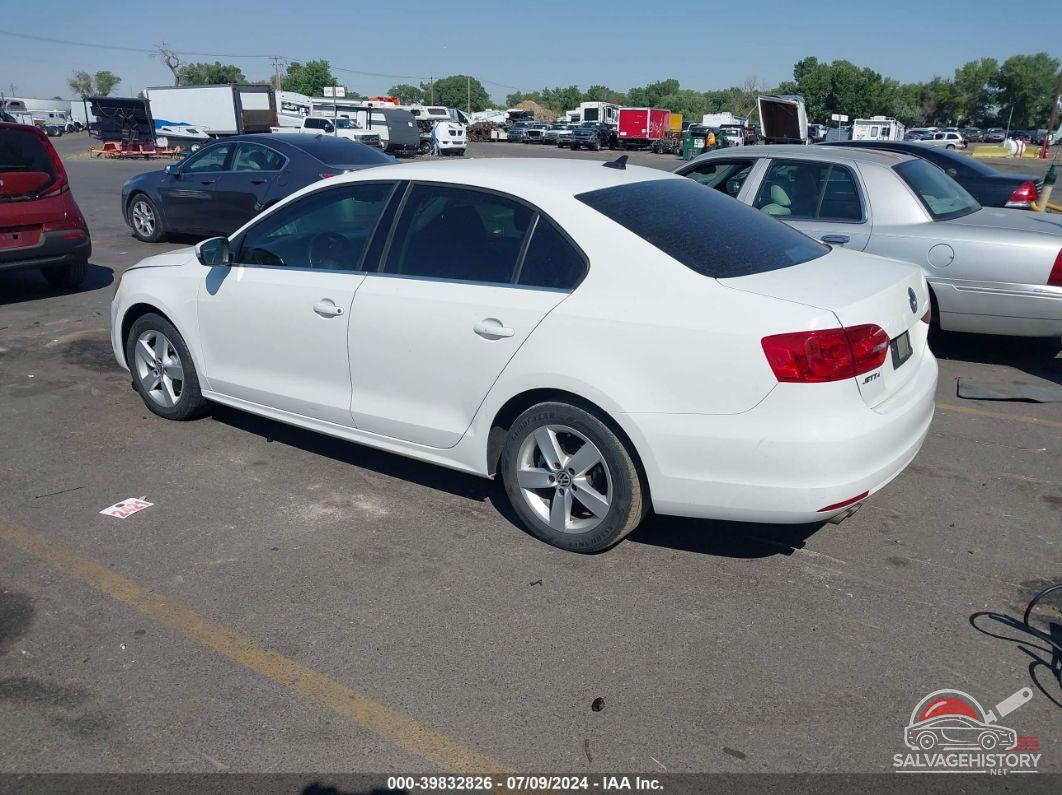 3VW3L7AJ2DM202374 2013 VOLKSWAGEN JETTA photo no. 3