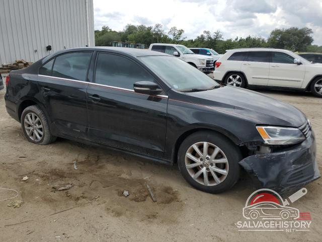 3VWDX7AJ8DM437838 2013 VOLKSWAGEN JETTA photo no. 4
