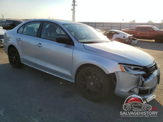 3VW2K7AJ1EM322604 2014 VOLKSWAGEN JETTA photo no. 4
