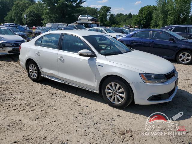 3VW637AJ4EM332042 2014 VOLKSWAGEN JETTA photo no. 4