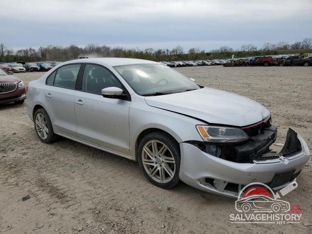3VWD17AJ4EM283731 2014 VOLKSWAGEN JETTA photo no. 4