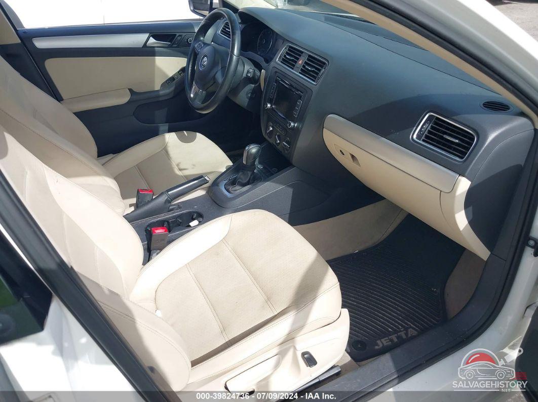 3VWD17AJ4EM385627 2014 VOLKSWAGEN JETTA photo no. 5