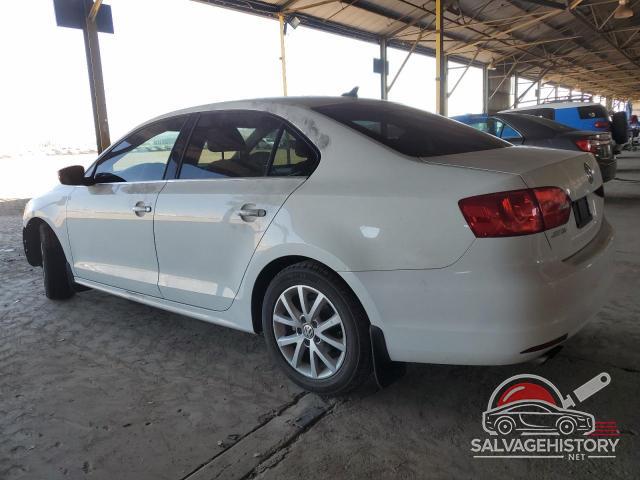 3VWD17AJ7EM226861 2014 VOLKSWAGEN JETTA photo no. 2
