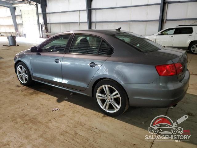3VWD17AJ7EM241800 2014 VOLKSWAGEN JETTA photo no. 2