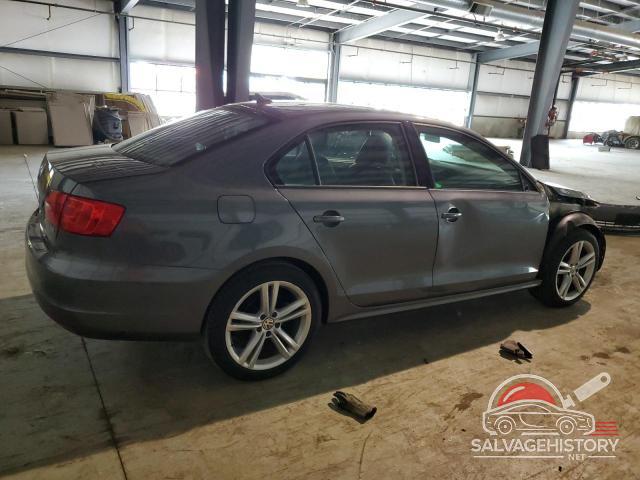 3VWD17AJ7EM241800 2014 VOLKSWAGEN JETTA photo no. 3