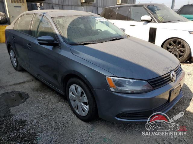 3VWD17AJ7EM396637 2014 VOLKSWAGEN JETTA photo no. 4