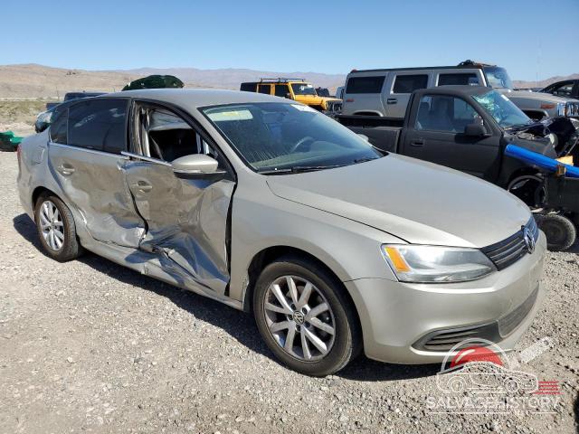 3VWD17AJXEM207964 2014 VOLKSWAGEN JETTA photo no. 4