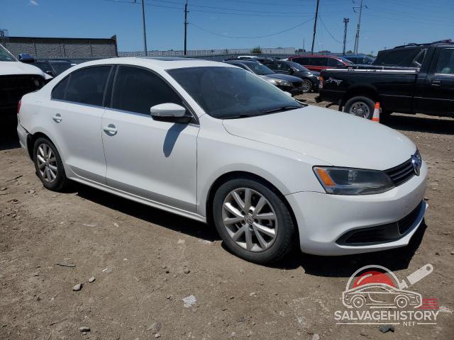 3VWD17AJXEM419585 2014 VOLKSWAGEN JETTA photo no. 4
