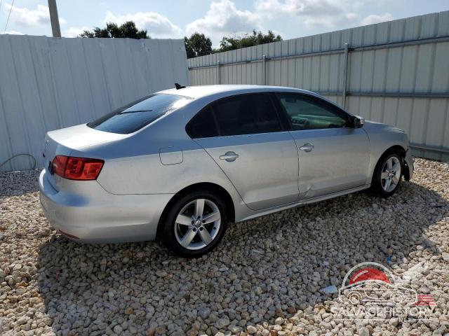 3VWLL7AJ0EM398445 2014 VOLKSWAGEN JETTA photo no. 3