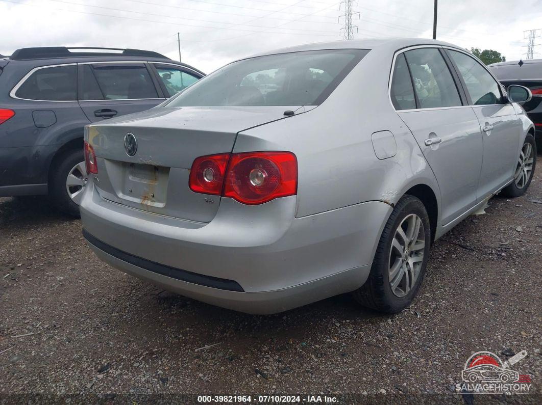 3VWSF71KX5M632957 2005 VOLKSWAGEN NEW JETTA photo no. 4
