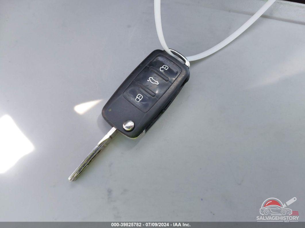 1VWAT7A37FC002118 2015 VOLKSWAGEN PASSAT photo no. 11
